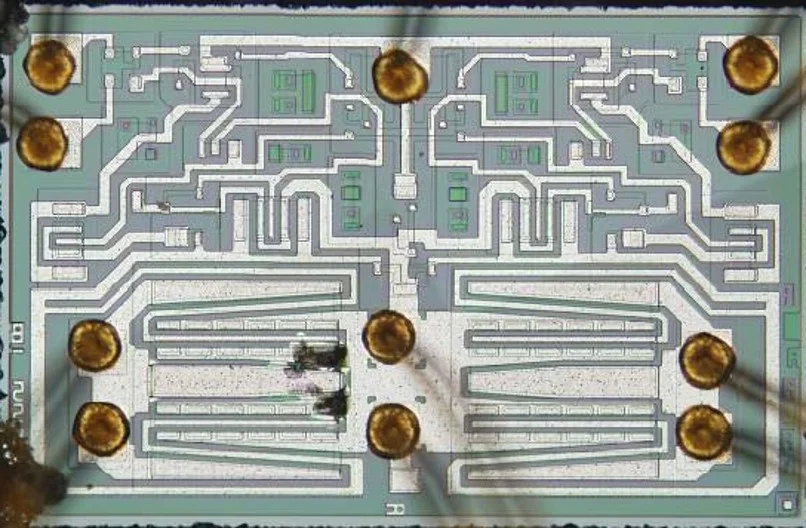 Micro-scale die detail used in technical analysis